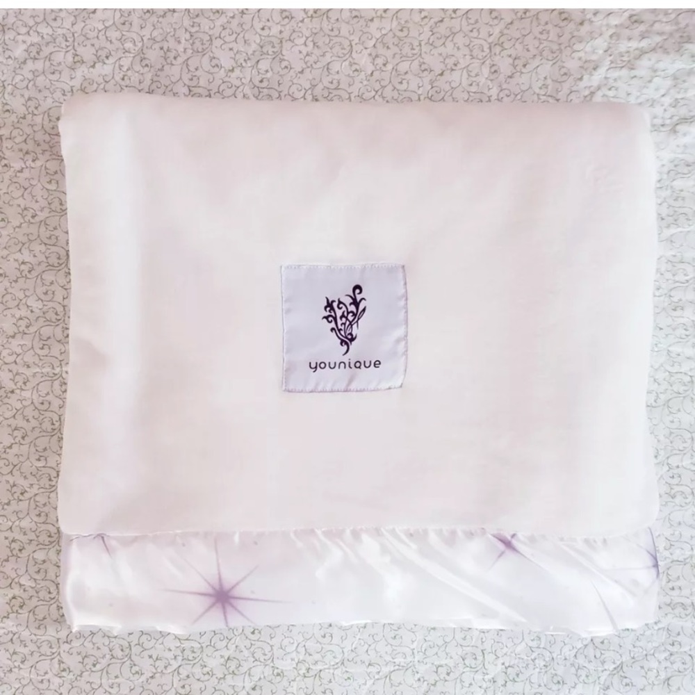 Younique Rare 48" ×60" plush blanket throw SOFT!